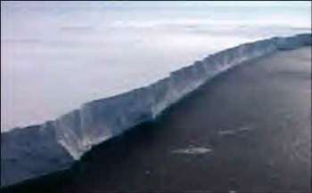 Aisbergul contine un volum de apa dulce echivalent cu debitul fluviului Nil timp de 80 de ani